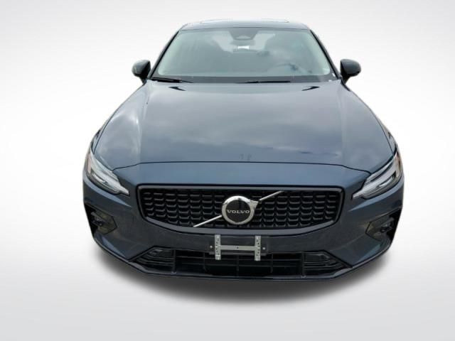 2024 Volvo S60 Core Dark Theme