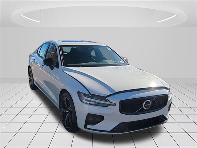 2024 Volvo S60 Core Dark Theme