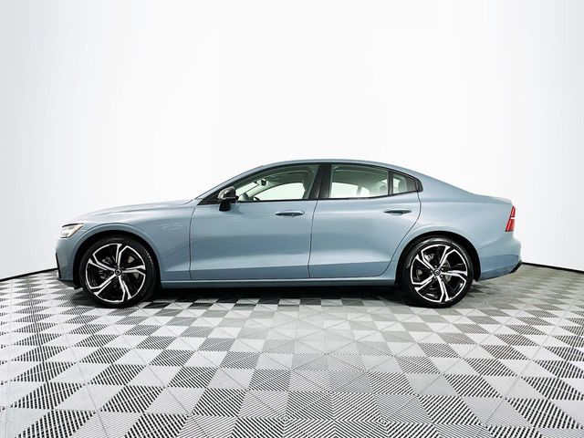 2024 Volvo S60 Core Dark Theme