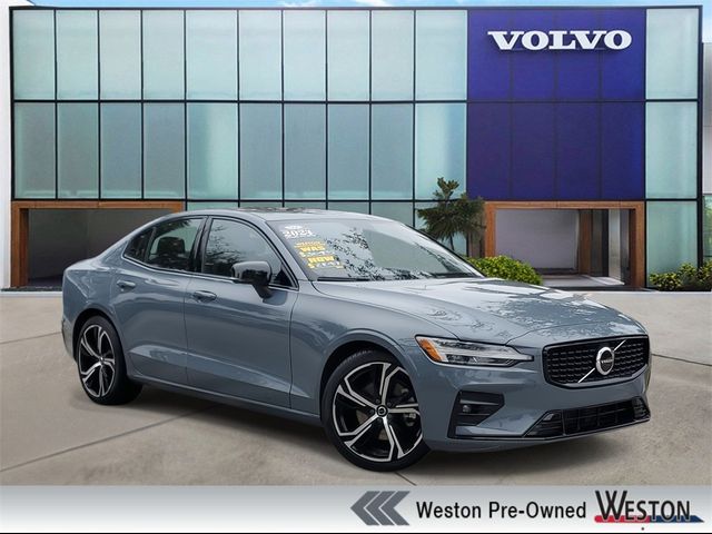 2024 Volvo S60 Core Dark Theme