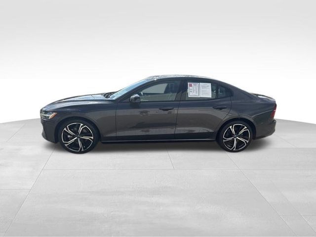 2024 Volvo S60 Core Dark Theme