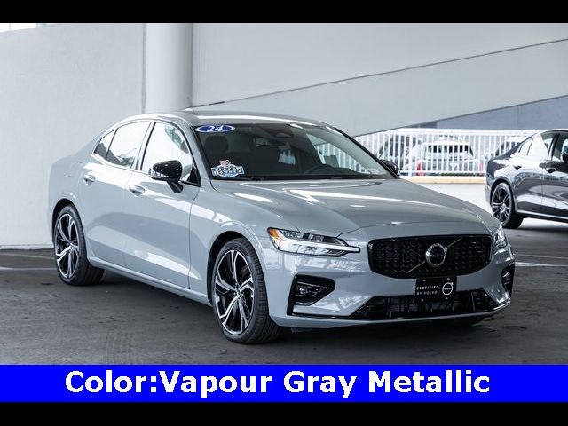 2024 Volvo S60 Core Dark Theme