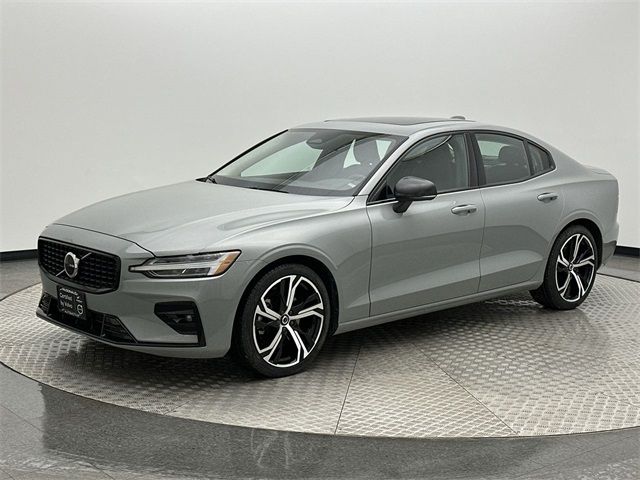 2024 Volvo S60 Core Dark Theme