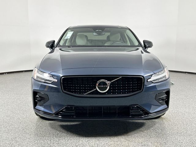 2024 Volvo S60 Core Dark Theme