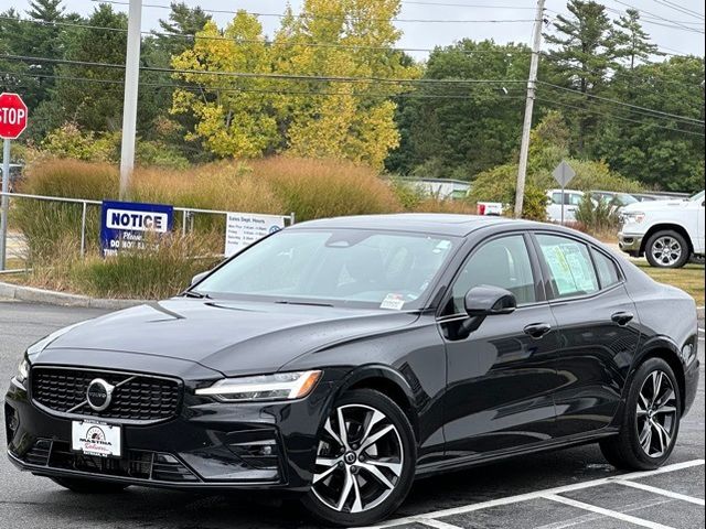 2024 Volvo S60 Core Dark Theme