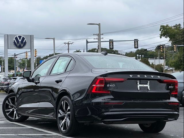 2024 Volvo S60 Core Dark Theme