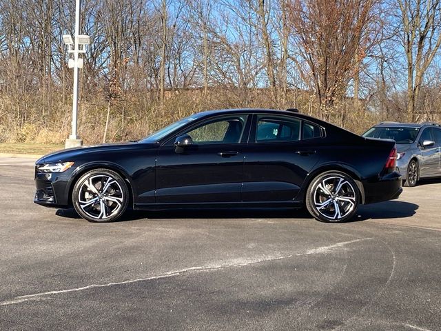 2024 Volvo S60 Core Dark Theme