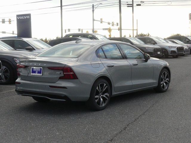 2024 Volvo S60 Core Dark Theme