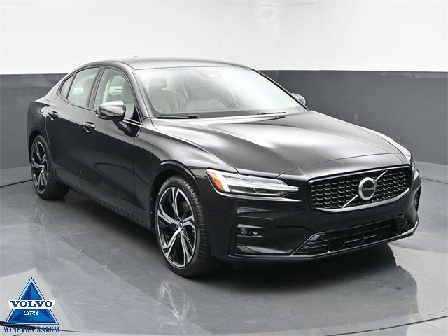 2024 Volvo S60 Core Dark Theme