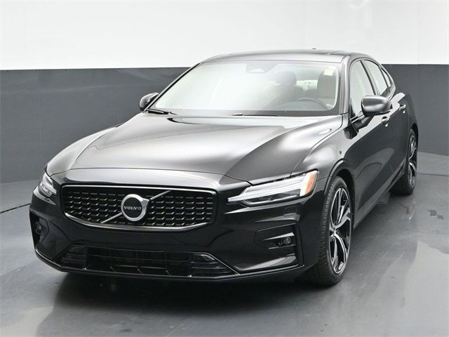 2024 Volvo S60 Core Dark Theme