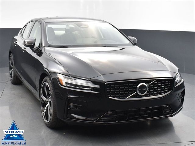 2024 Volvo S60 Core Dark Theme