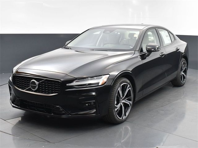 2024 Volvo S60 Core Dark Theme