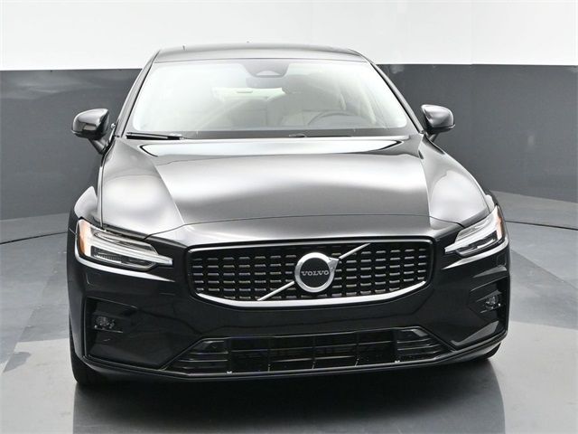 2024 Volvo S60 Core Dark Theme