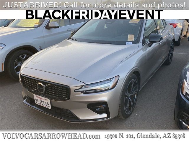 2024 Volvo S60 Core Dark Theme