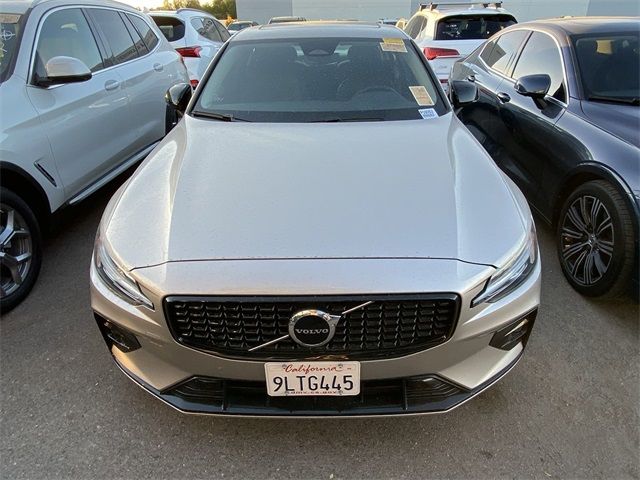 2024 Volvo S60 Core Dark Theme