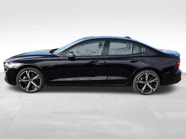 2024 Volvo S60 Core Dark Theme