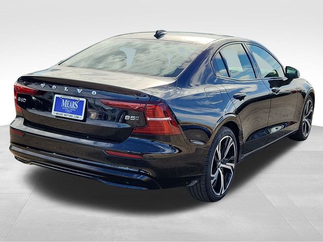 2024 Volvo S60 Core Dark Theme