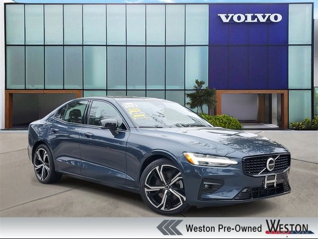 2024 Volvo S60 Core Dark Theme