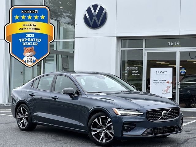 2024 Volvo S60 Core Dark Theme