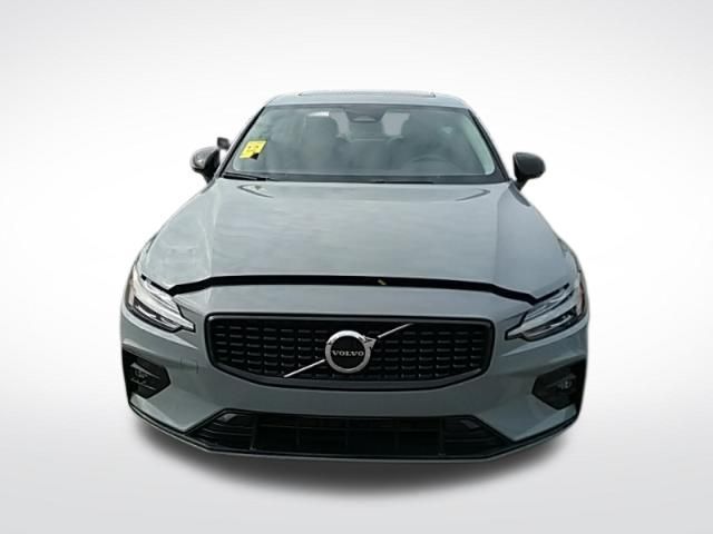 2024 Volvo S60 Core Dark Theme