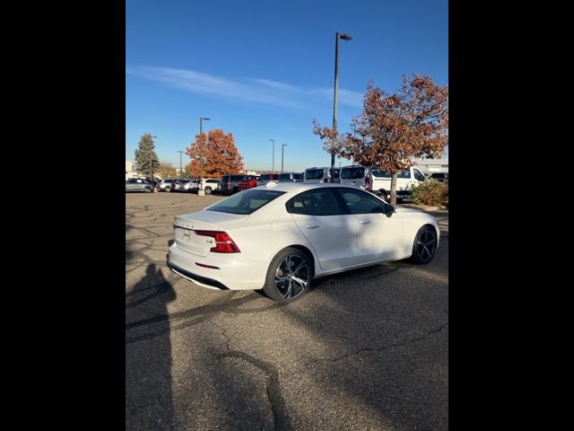 2024 Volvo S60 Core Dark Theme