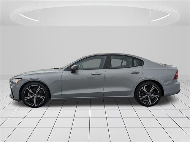 2024 Volvo S60 Core Dark Theme