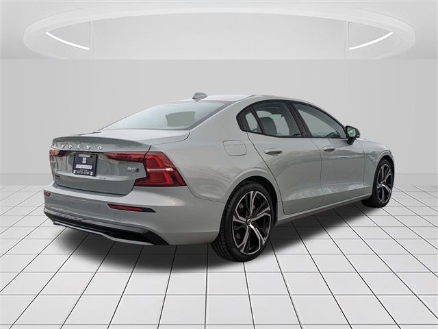 2024 Volvo S60 Core Dark Theme