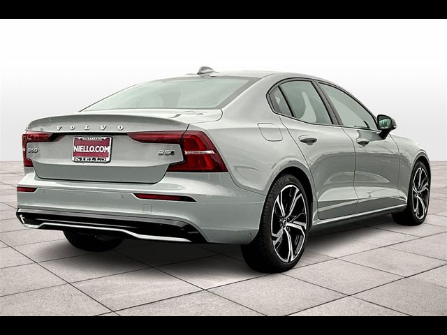 2024 Volvo S60 Core Dark Theme