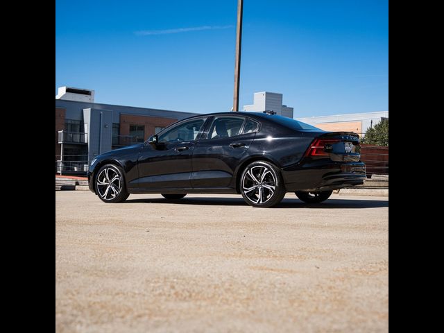 2024 Volvo S60 Core Dark Theme