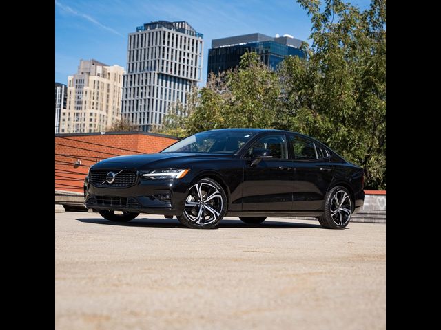 2024 Volvo S60 Core Dark Theme