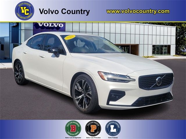 2024 Volvo S60 Core Dark Theme