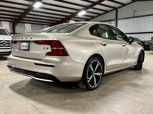 2024 Volvo S60 Core Dark Theme
