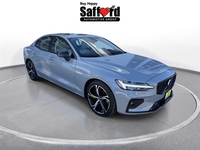 2024 Volvo S60 Core Dark Theme