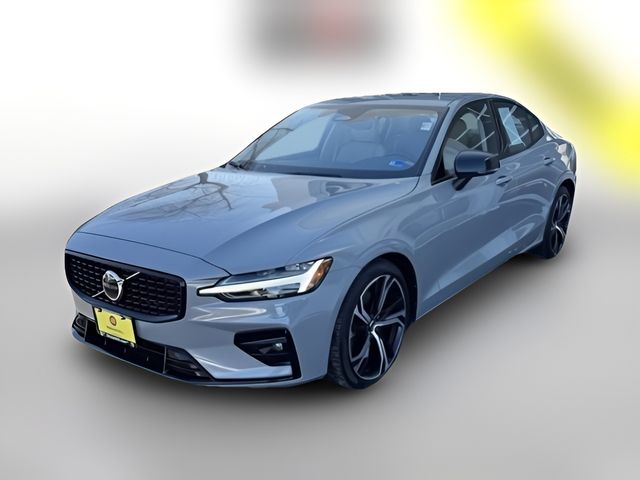 2024 Volvo S60 Core Dark Theme