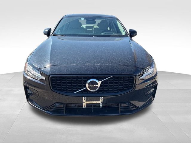 2024 Volvo S60 Core Dark Theme