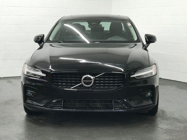 2024 Volvo S60 Core Dark Theme