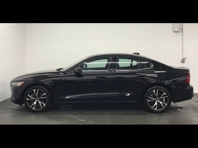 2024 Volvo S60 Core Dark Theme