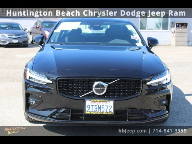 2024 Volvo S60 Core Dark Theme