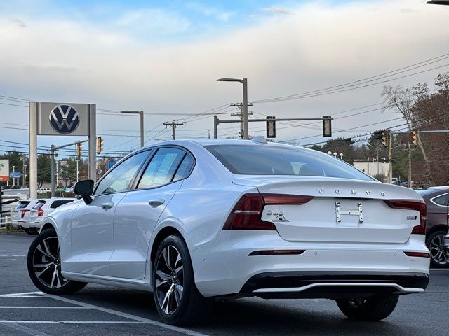 2024 Volvo S60 Core Dark Theme