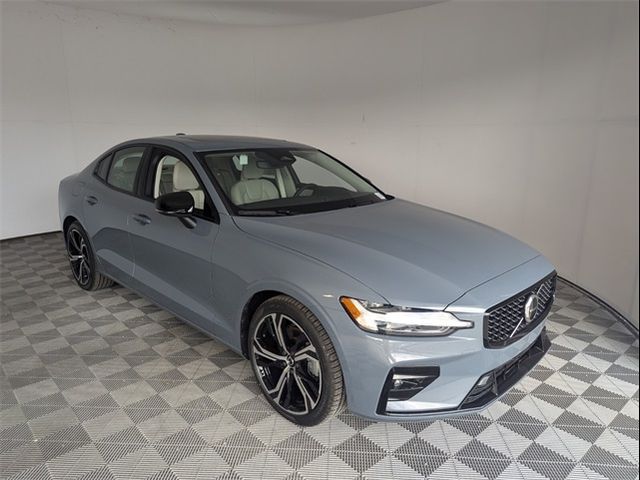 2024 Volvo S60 Core Dark Theme