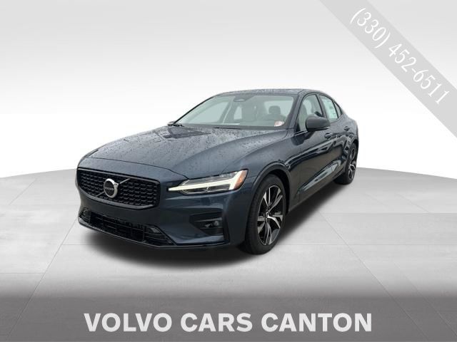 2024 Volvo S60 Core Dark Theme