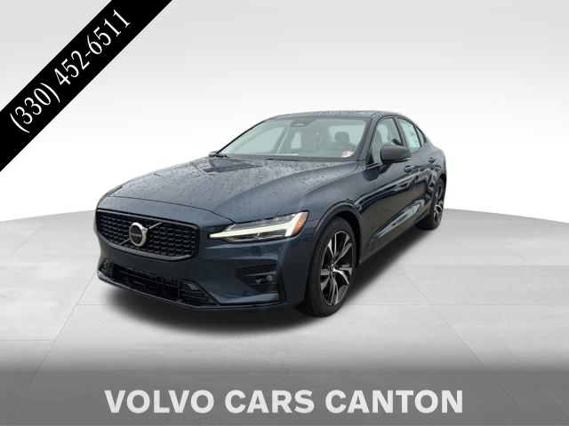 2024 Volvo S60 Core Dark Theme