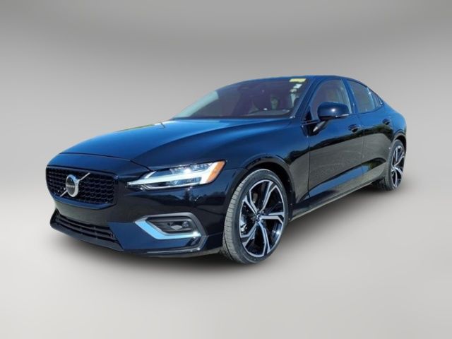 2024 Volvo S60 Core Dark Theme