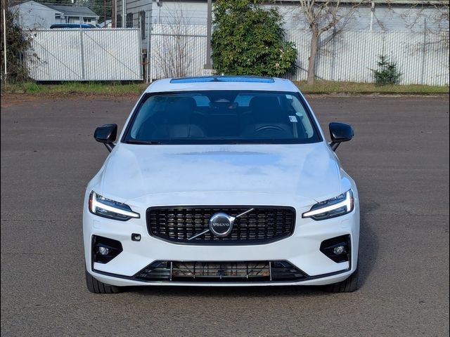 2024 Volvo S60 Core Dark Theme