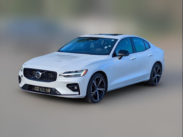 2024 Volvo S60 Core Dark Theme