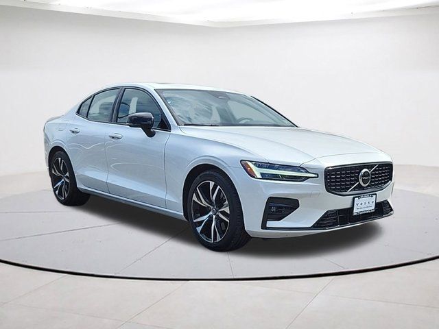 2024 Volvo S60 Core Dark Theme