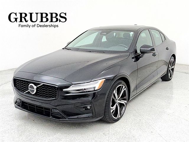 2024 Volvo S60 Core Dark Theme