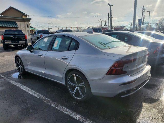 2024 Volvo S60 Core Dark Theme