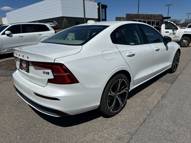 2024 Volvo S60 Core Dark Theme