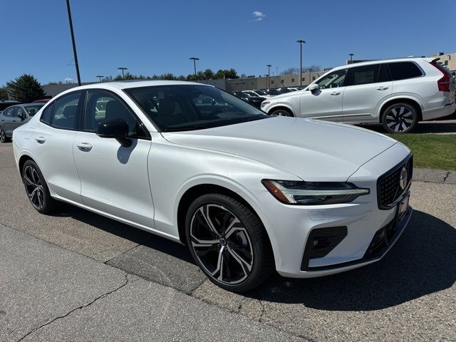 2024 Volvo S60 Core Dark Theme